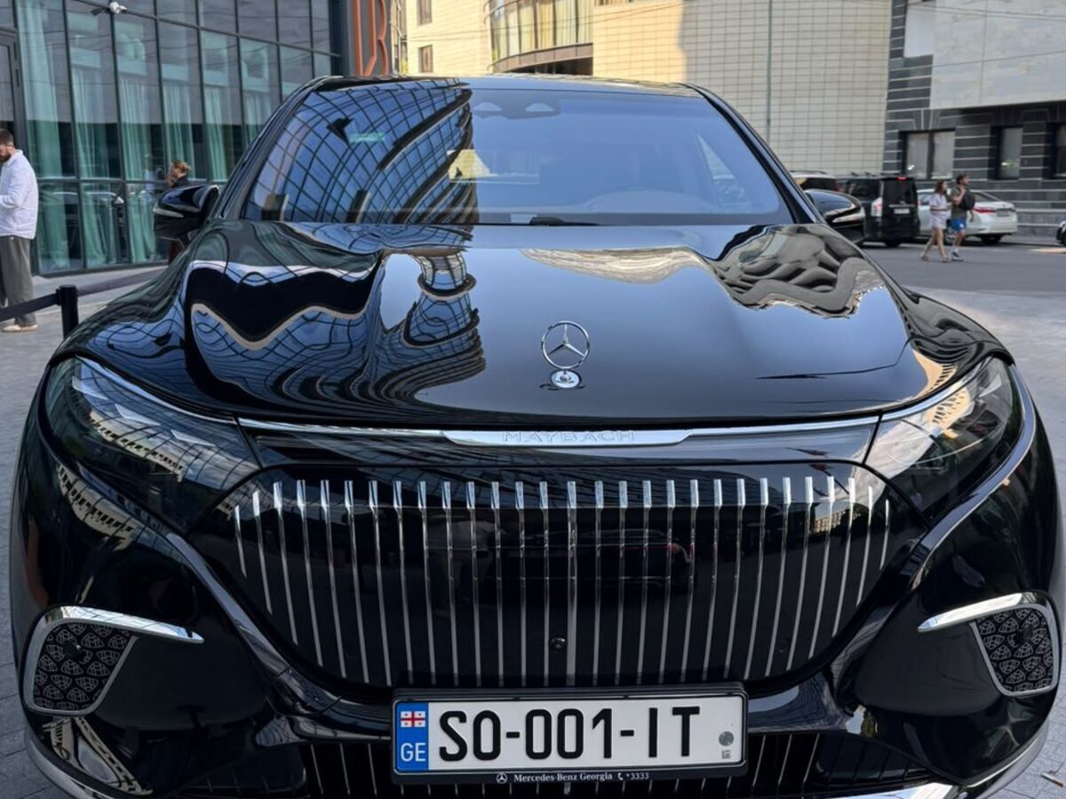 SOIT-ის Mercedes-Maybach EQS 680 წინიდან, ქართული ნომრით, თბილისში.